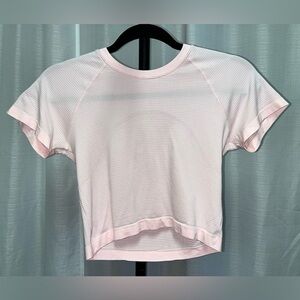 Lululemon Swiftly Tech Cropped Short-Sleeve Shirt 2.0
Meadowsweet Pink | size 6